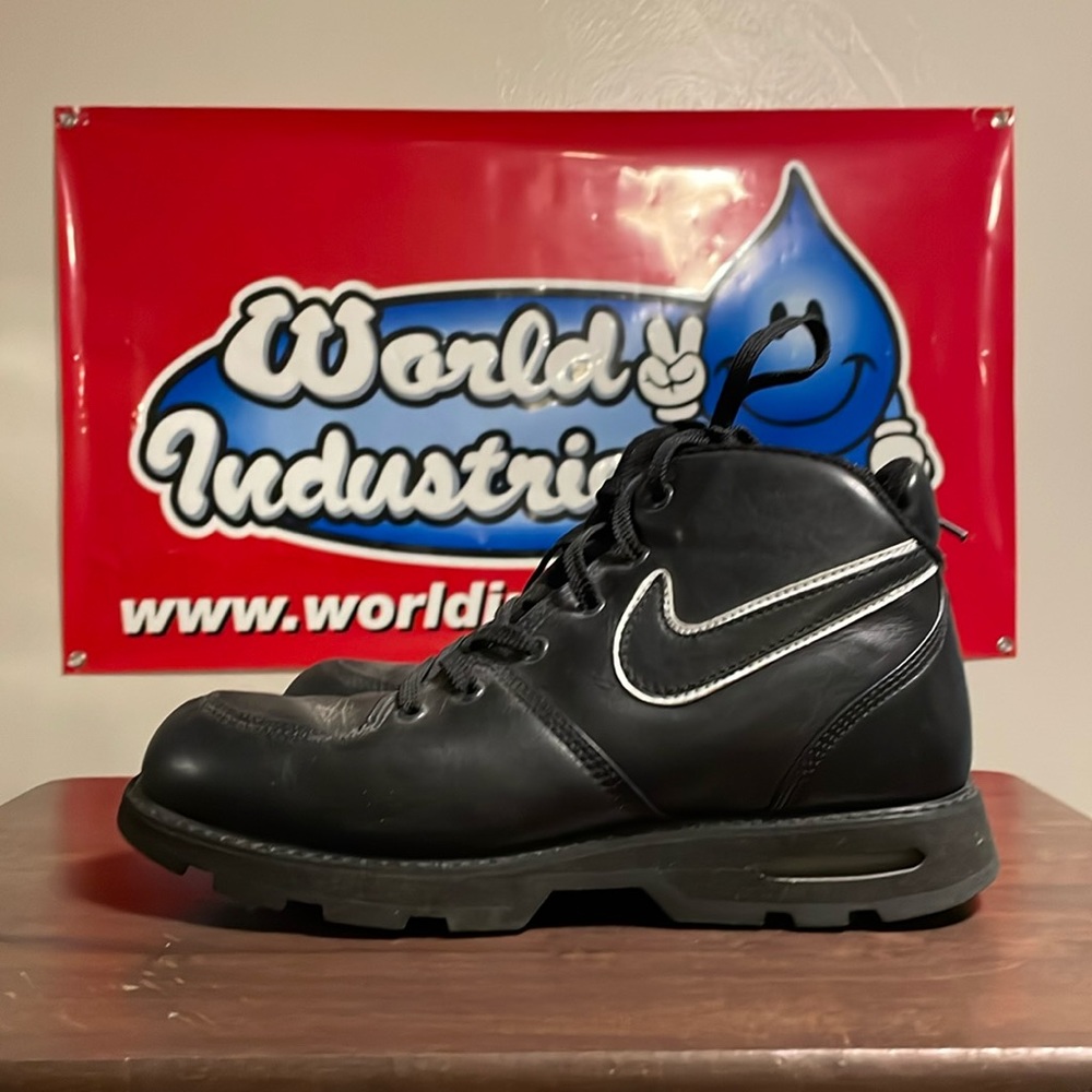 Vintage nike boots size 10